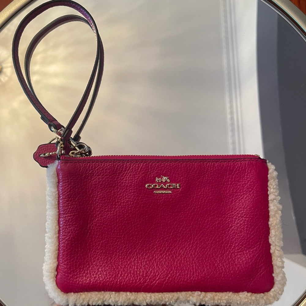 COACH CORNER ZIP WRISTLET
